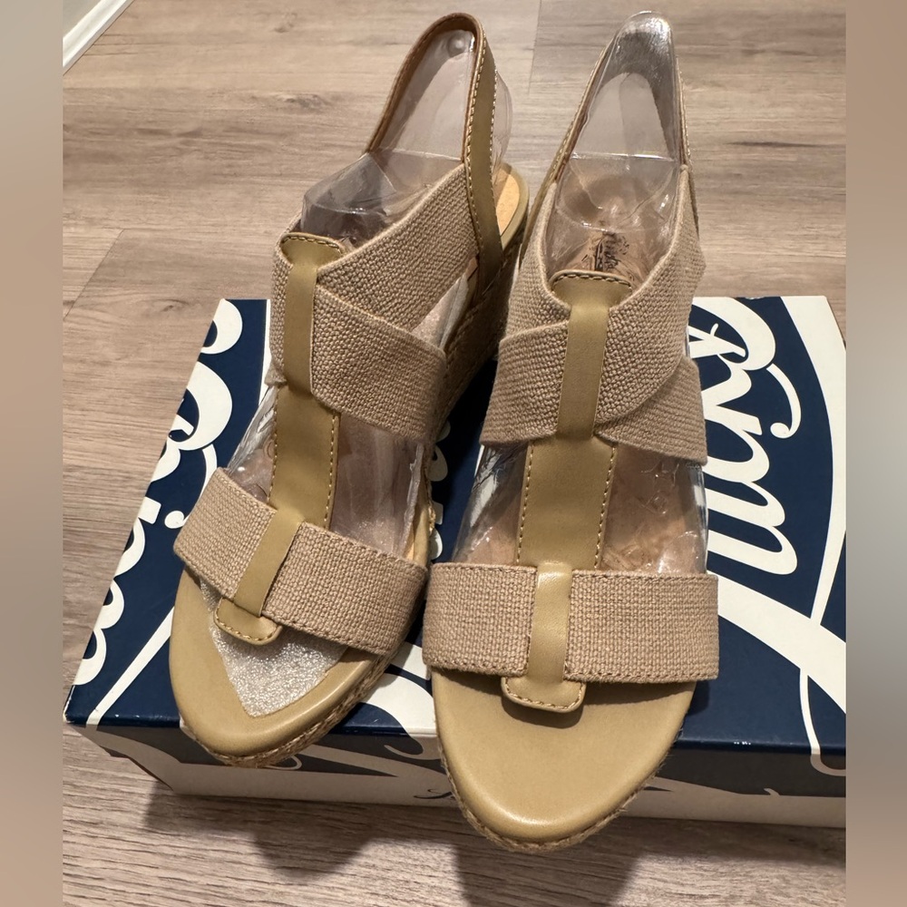 NEW Lucky Brand Linen Wedge Sandal Size 6.5
